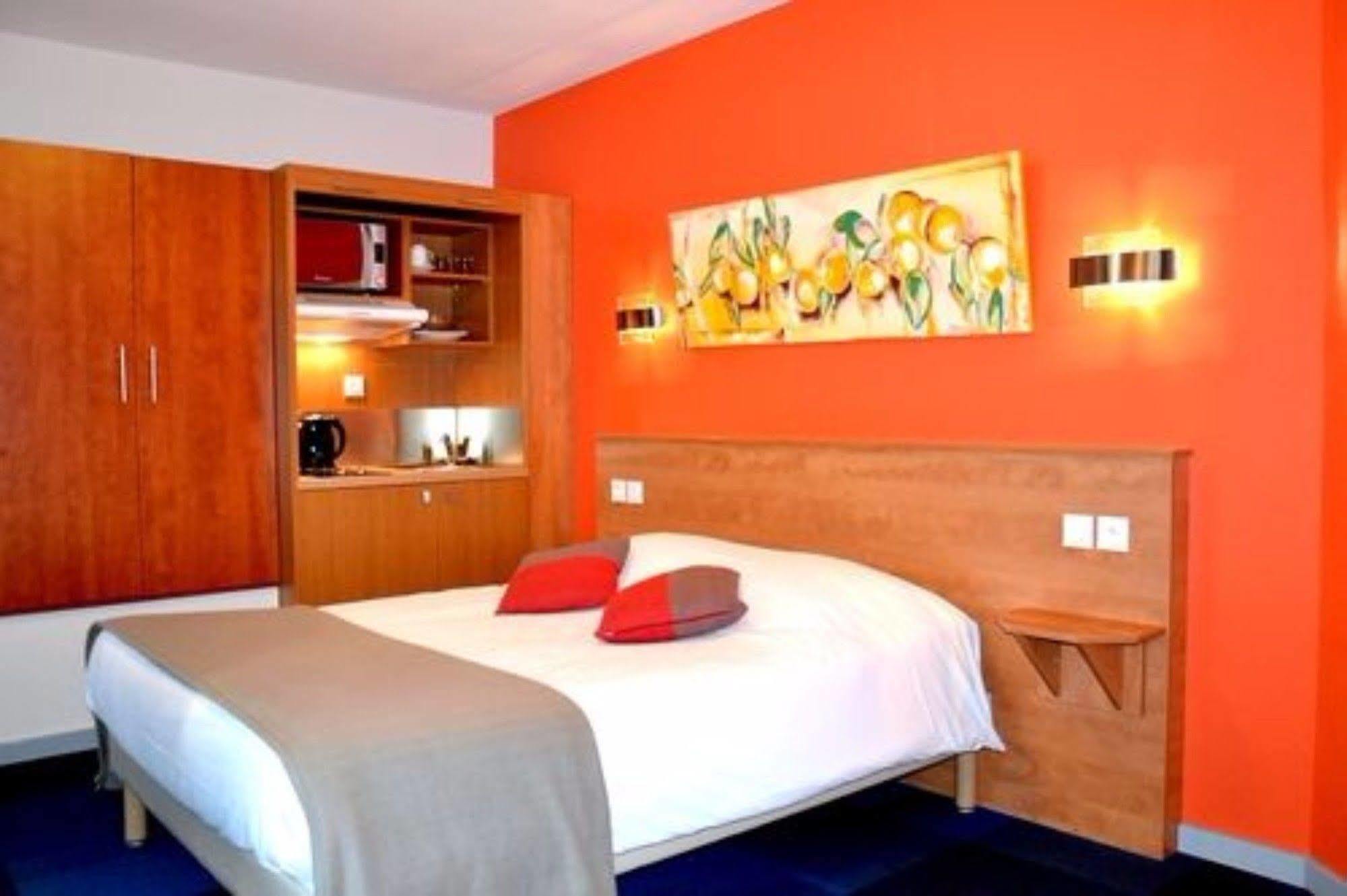 Logis Hotel De Paris Saint-Avold Exteriör bild